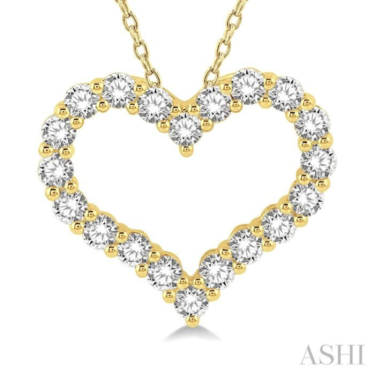 3/4 Ctw Heart Shape Round Cut Diamond Pendant With Chain in 14K Yellow Gold