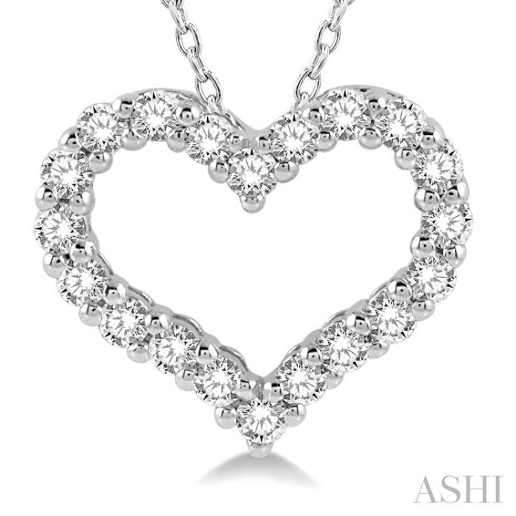 1/4 Ctw Heart Shape Round Cut Diamond Pendant With Chain in 14K White Gold