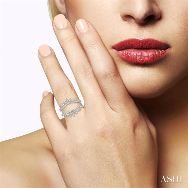 1/2 Ctw Pod Accent Crown Round Cut Diamond Insert Ring in 14K White Gold