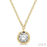 1/2 Ctw Round Cut Diamond Pendant With Chain in 14K Yellow Gold