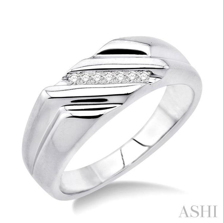 Men's Engagement Rings - A Guide to Diamond Rings for Men